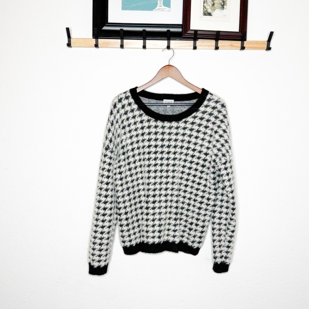 Cyrus Black White Houndstooth Sweater Women’s Size L Super Soft Fuzzy Knit